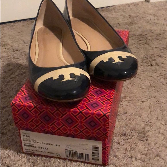 gabrielle flat tory burch